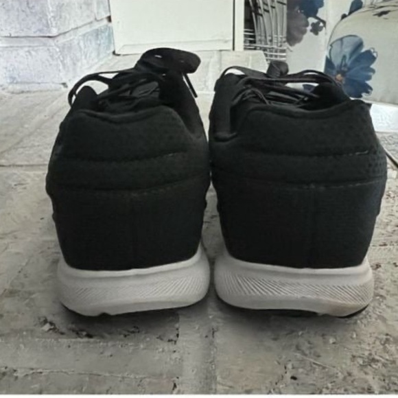 Altra Escalante 3 Men’s size 10.5. - Picture 6 of 8